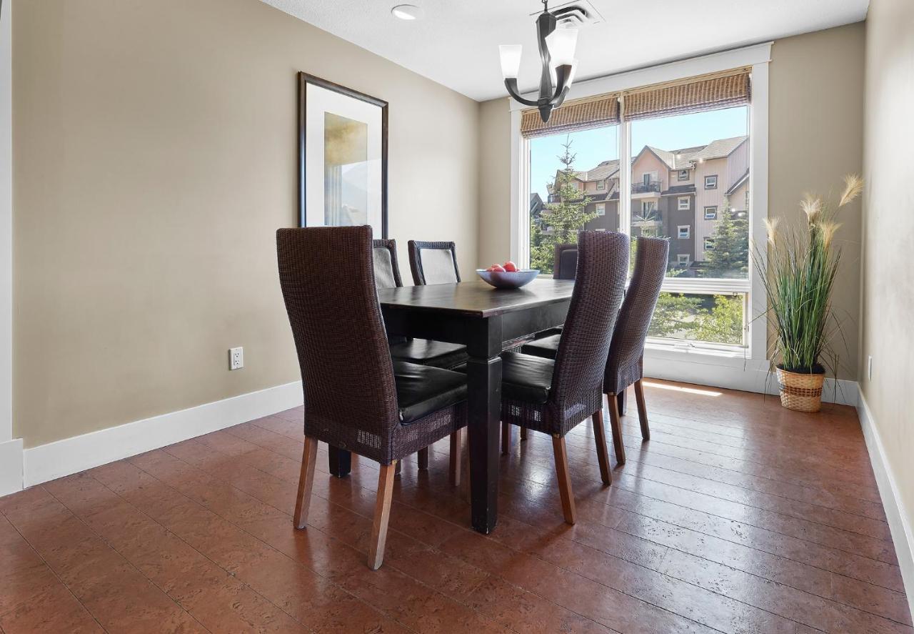 Sunset Ridge - Luxurious Corner Condo - Spectacular Mt Views With Open Pool! Canmore Luaran gambar