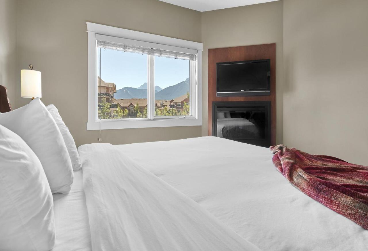 Sunset Ridge - Luxurious Corner Condo - Spectacular Mt Views With Open Pool! Canmore Luaran gambar