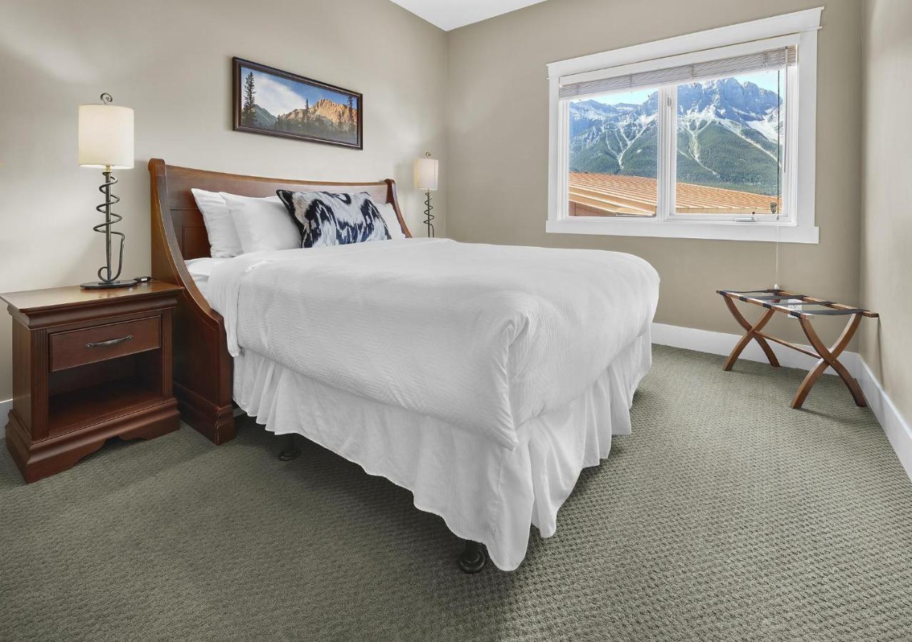 Sunset Ridge - Luxurious Corner Condo - Spectacular Mt Views With Open Pool! Canmore Luaran gambar