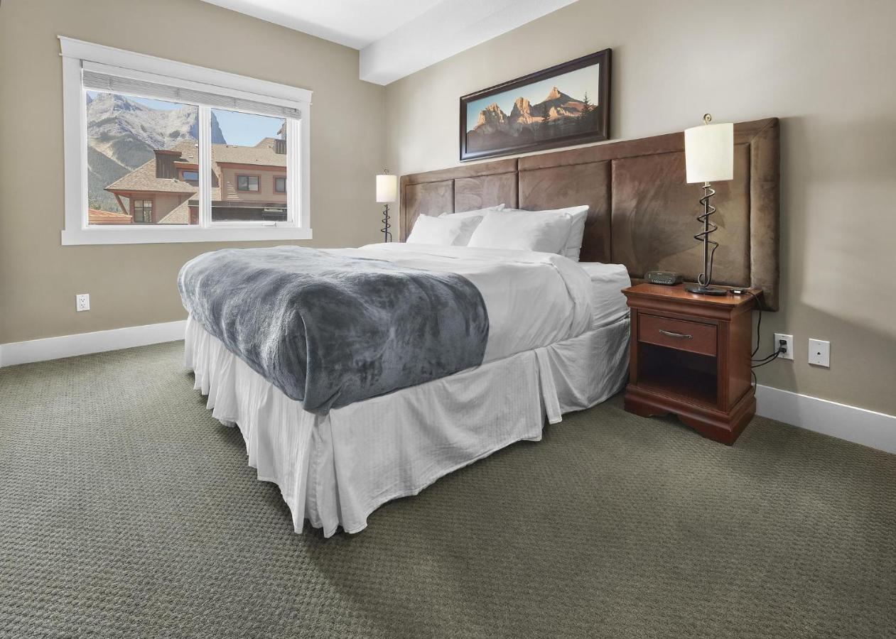 Sunset Ridge - Luxurious Corner Condo - Spectacular Mt Views With Open Pool! Canmore Luaran gambar