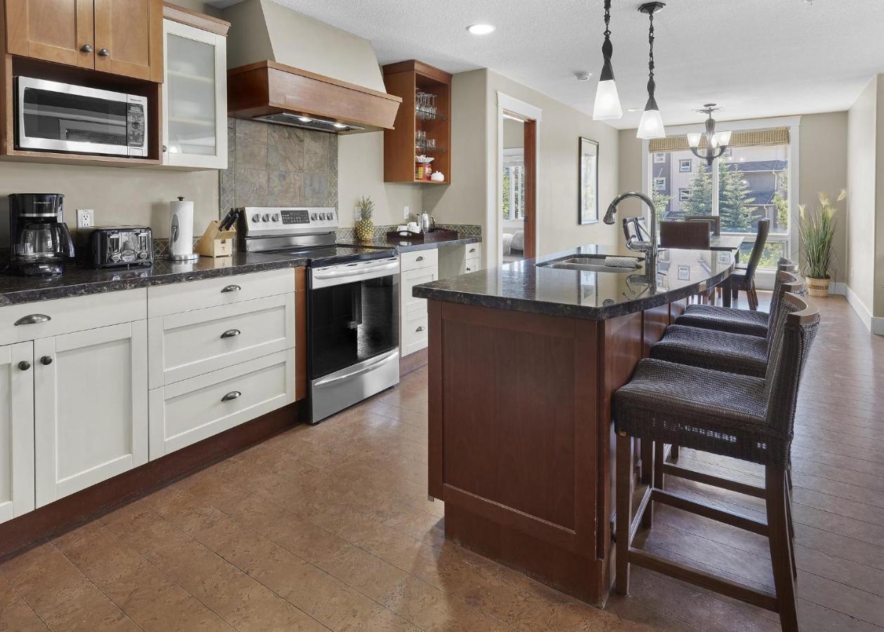Sunset Ridge - Luxurious Corner Condo - Spectacular Mt Views With Open Pool! Canmore Luaran gambar