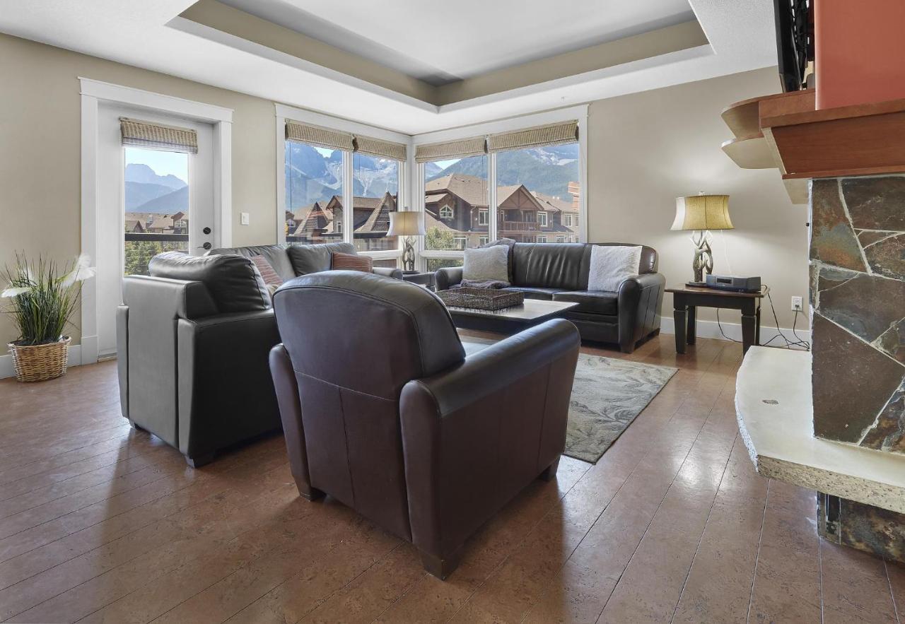 Sunset Ridge - Luxurious Corner Condo - Spectacular Mt Views With Open Pool! Canmore Luaran gambar