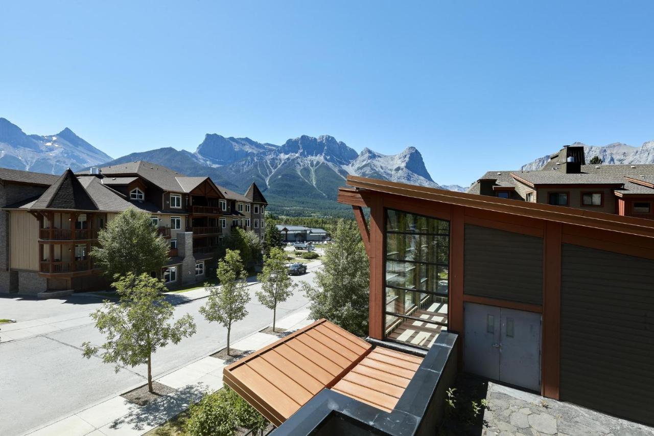 Sunset Ridge - Luxurious Corner Condo - Spectacular Mt Views With Open Pool! Canmore Luaran gambar